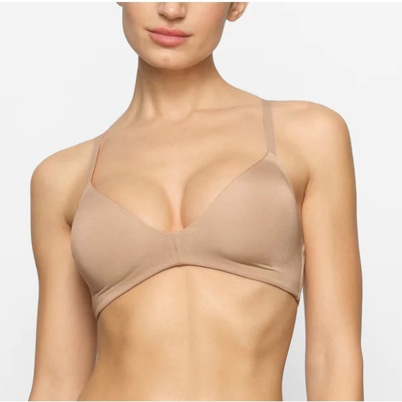 SKIMS T-shirt Demi Bra - Picture 2 of 9
